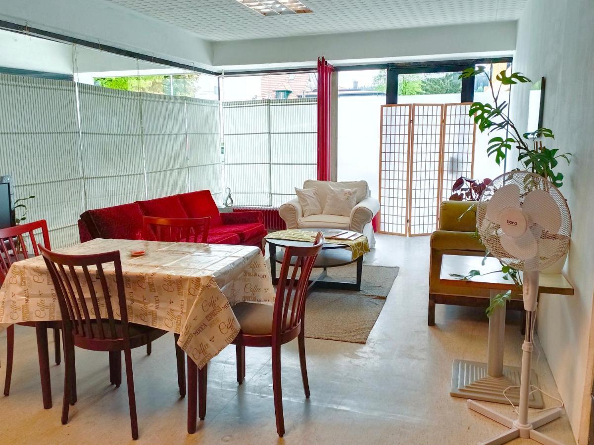 Lounge-Style-Hostel Sankt Veit an der Glan Esterno foto